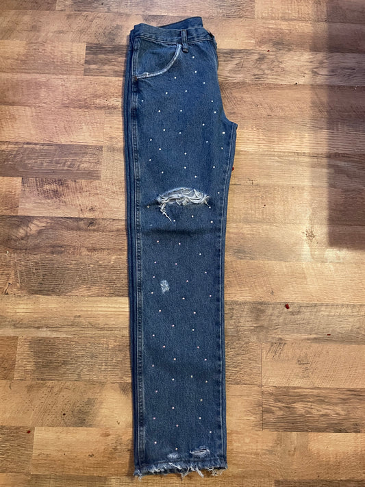 Distressed jeans with rhinestones